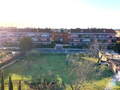 Trilocale in Vendita a Roma, 165'000€, 90 m²