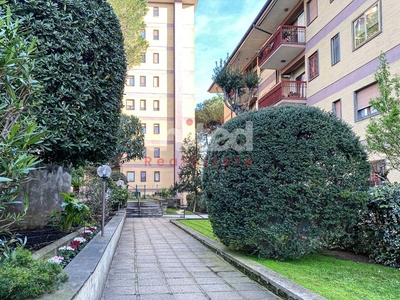 Trilocale in Vendita a Roma, zona Axa, 255'000€, 109 m²