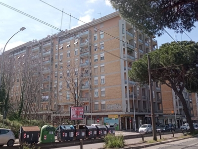 Trilocale in Vendita a Roma, zona Prenestina, 290'000€, 95 m²