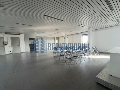 Ufficio in Affitto a Brescia, zona Sant'eufemia, 1'680€, 225 m²