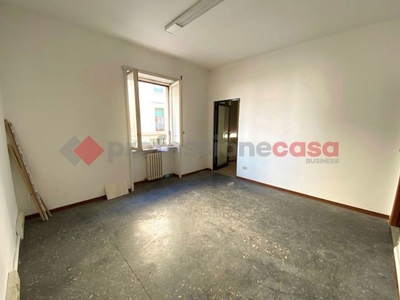 Ufficio in Affitto a Livorno, 650€, 90 m²