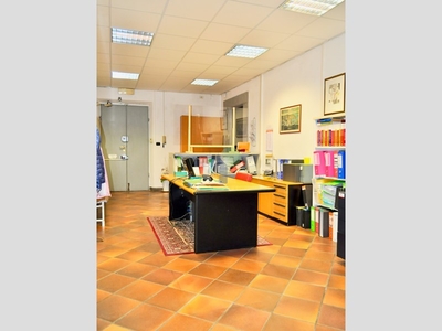 Ufficio in Affitto a Livorno, zona Centro, 1'800€, 210 m²