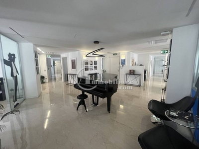 Ufficio in Affitto a Milano, zona Corso Italia, 17'500€, 460 m²