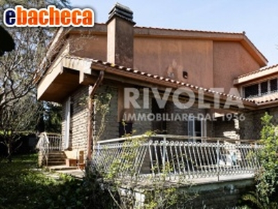 Villa a Manziana di 250..