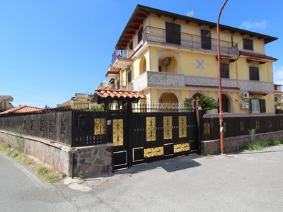 Villa a schiera in vendita a Giugliano In Campania