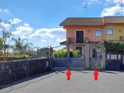 Villa in ottime condizioni in zona Lavinaio a Aci Sant'Antonio
