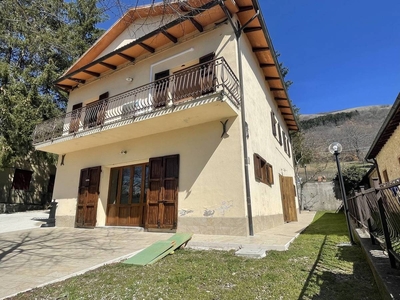 Villa in vendita 2 Stanze da letto a Serravalle Di Chienti