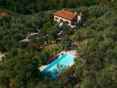 Villa in vendita 4 Stanze da letto a Camaiore