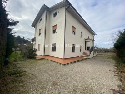 Villa in vendita 4 Stanze da letto a Passignano Sul Trasimeno