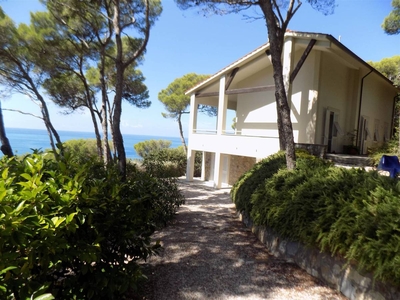 Villa in vendita 4 Stanze da letto a Rosignano Marittimo