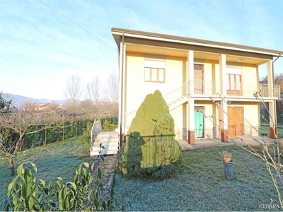 Villa in vendita 4 Stanze da letto a Villafranca In Lunigiana