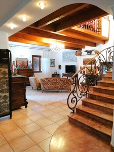 Villa in vendita 5 Stanze da letto a Gravina In Puglia