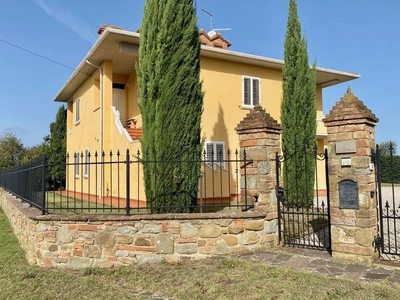 Villa in vendita 5 Stanze da letto a Marciano Della Chiana