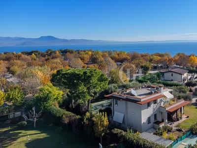Villa in vendita 5 Stanze da letto a Moniga Del Garda
