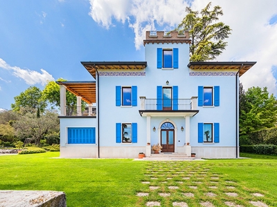Villa in vendita 5 Stanze da letto a Padenghe Sul Garda
