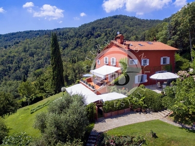 Villa in vendita 5 Stanze da letto a Rignano Sull'arno