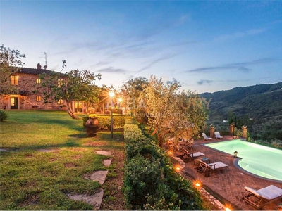 Villa in vendita 7 Stanze da letto a Monsummano Terme