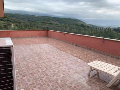 Villa in vendita 7 Stanze da letto a Monte San Giovanni Campano