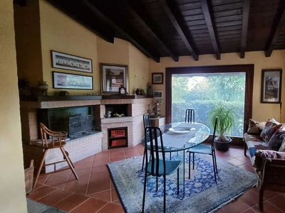 Villa in vendita 8 Stanze da letto a Bassano Romano