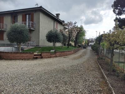 Villa in Vendita a Alessandria, zona Spinetta Marengo, 249'000€, 250 m²