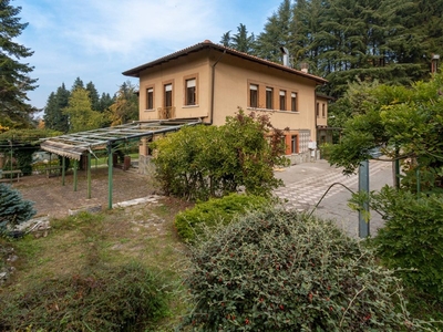 Villa in Vendita a Torino, zona Collina, 590'000€, 523 m²
