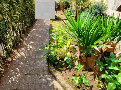 Casa indipendente con giardino a Montignoso