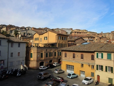 Quadrilocale con terrazzo, Siena centro storico