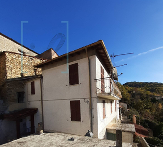 Rustico con terrazzo a Aquila di Arroscia