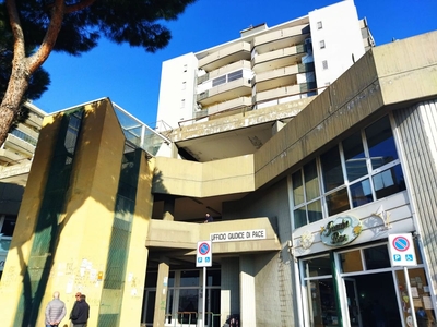 Ufficio di 4 vani /100 mq a Bari - San Paolo (zona Giudice di Pace)
