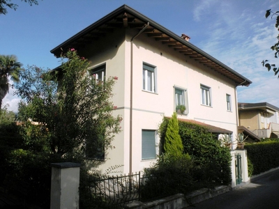 Villa Bifamiliare con giardino, Massa marina di