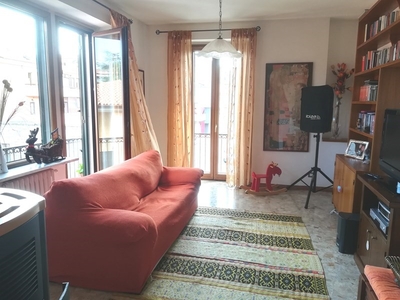 Appartamento in Vendita a Crotone, zona Tempio Pausania, 105'000€, 180 m²
