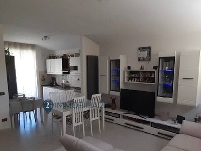 Appartamento in Vendita a La Spezia, 290'000€, 147 m²