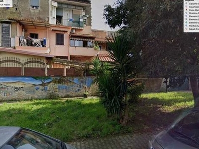 Appartamento in Vendita a Napoli, 120'000€, 94 m²