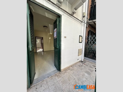 Bilocale in Affitto a Palermo, 330€, 61 m²