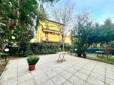 Casa a Bologna in Via Francesco Petrarca , Colli
