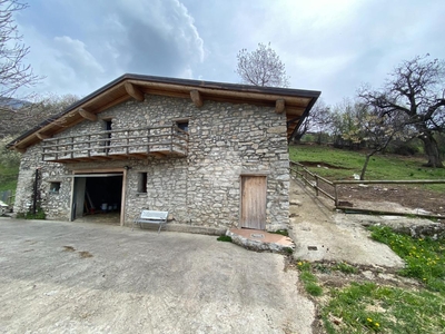 Casa indipendente in vendita a Adrara San Martino