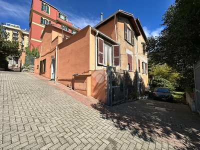 Casa indipendente in vendita a Genova