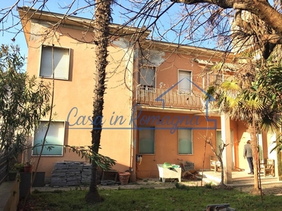 Casa Semi Indipendente in Vendita a Rimini, 920'000€, 539 m², con Box