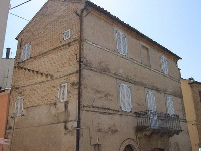 Casa singola in Via Visconti D'Oleggio, 20 a Fermo