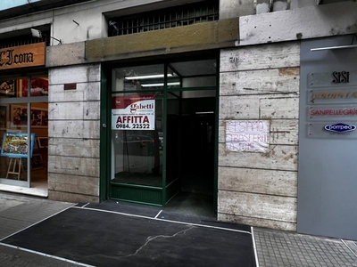 Negozio in Affitto a Cosenza, 650€, 40 m²