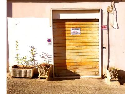 Negozio in affitto a Cosenza, Frazione Centro città, Via Vittorio Veneto 55