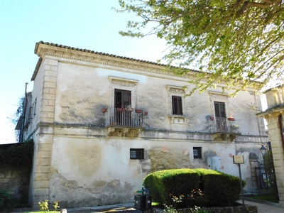 Palazzo in Via Dei Normanni in zona Ibla a Ragusa