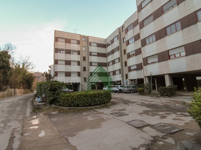Quadrilocale in Vendita a Teramo, zona Prima periferia, 80'000€, 78 m²