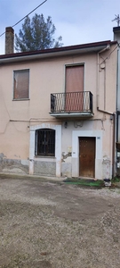 Rustico casale da ristrutturare in zona Libertà a Benevento