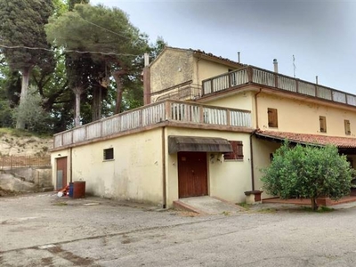 Rustico casale in Strada Santa Maria Delle Fabbrecce a Pesaro