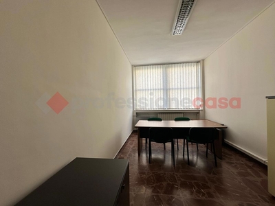Ufficio in Affitto a Arezzo, 300€, 20 m², arredato