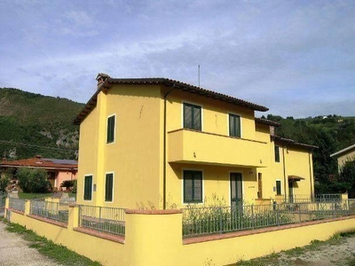Villa a schiera in vendita a Borgo A Mozzano