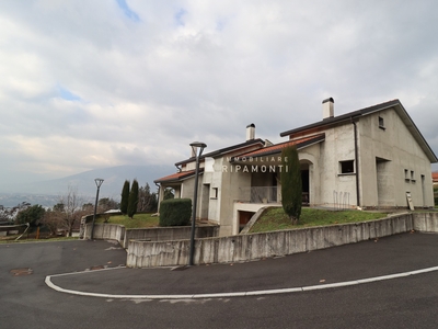 Villa bifamiliare ad OGGIONO