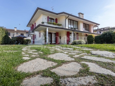 Villa bifamiliare in Via Puccini , 82, Pramaggiore (VE)