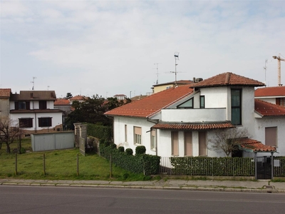 Villa in Corso Argentina 88 a Vigevano